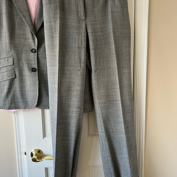 Tahari tweed pant suit size 14. - Picture 5 of 9